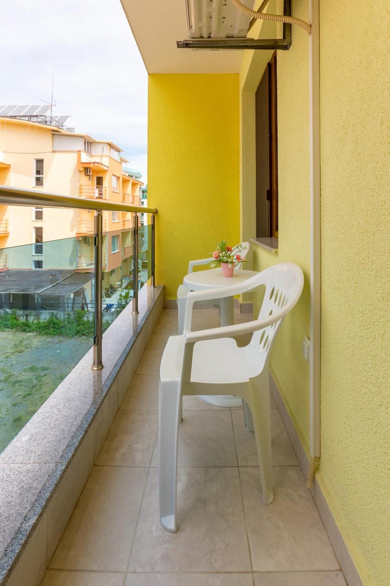 Helios Luxury Aparthotel 2*